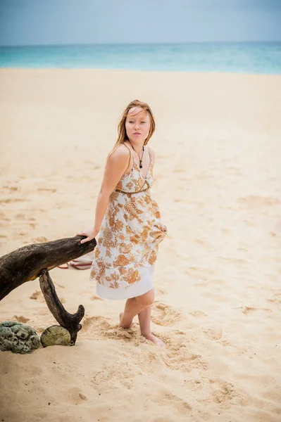 Young girl  on the beach of Boracay — Stock Photo, Image