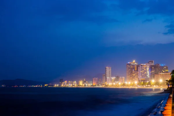 Las vistas nocturnas de Nha Trang —  Fotos de Stock