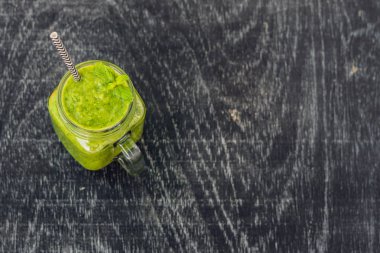 Ispanak yeşil smoothies yapılır