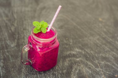 Kırmızı organik dragon meyve güler yüzlü 