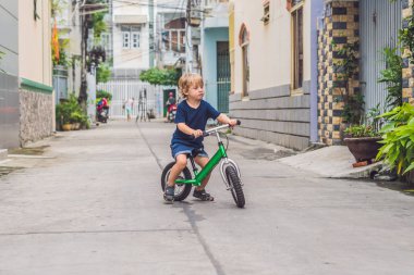 sarışın çocuk çocuk sürüş Bisiklet 