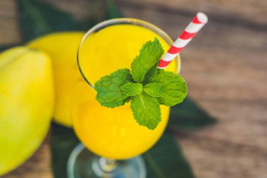 Mango gelen sulu güler yüzlü 