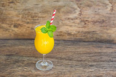 Mango gelen sulu güler yüzlü 