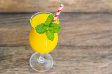 Mango gelen sulu güler yüzlü 