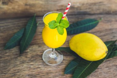 Mango gelen sulu güler yüzlü 