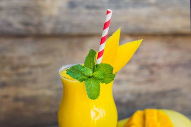 Mango gelen sulu güler yüzlü 