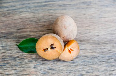 taze sapodilla meyve