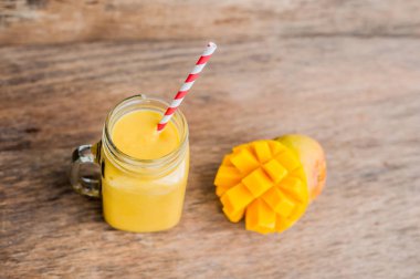 Mango gelen sulu güler yüzlü 