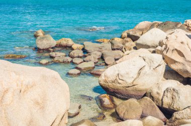 Tatlım Chong cape, Bahçe taş