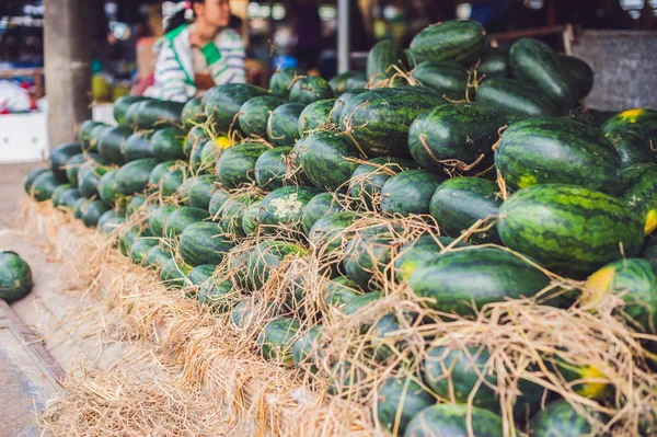 Watermelons in the Vietnamese market — Stock Photo, Image