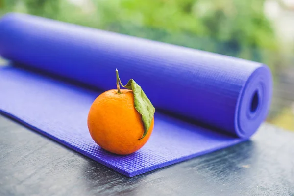 Yogamatte, orange — Stockfoto