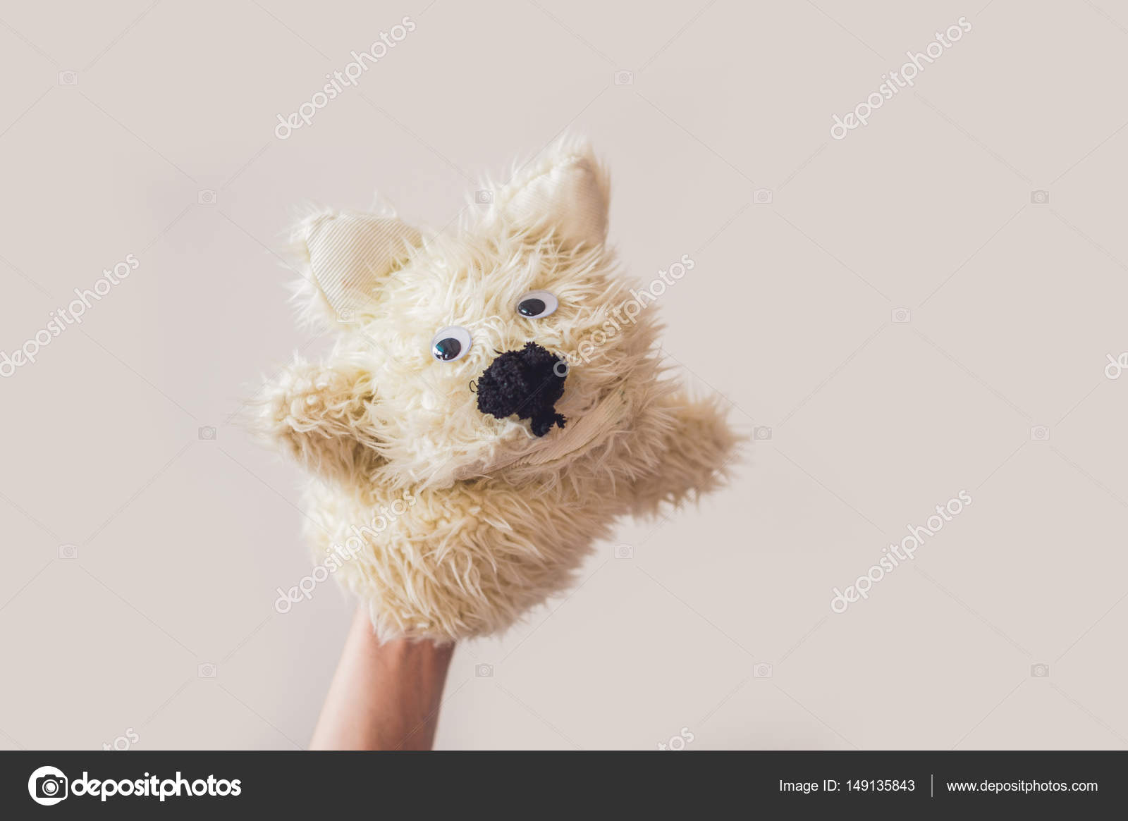 https://st3.depositphotos.com/8509220/14913/i/1600/depositphotos_149135843-stock-photo-puppet-show-dog.jpg