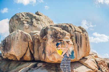 Anne ve oğlu, Hon Chong cape