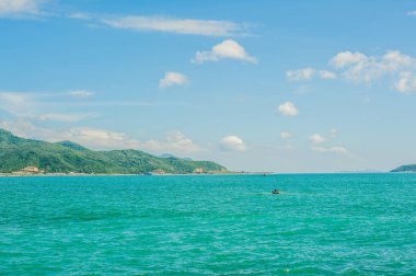 Tatlım Chong cape, Bahçe taş