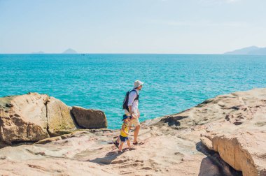 Baba ve oğul, Hon Chong cape