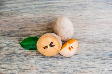 taze sapodilla meyve