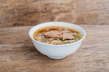  Geleneksel Vietnam sığır çorbası