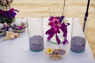 Sahilde romantik bir akşam yemeği.