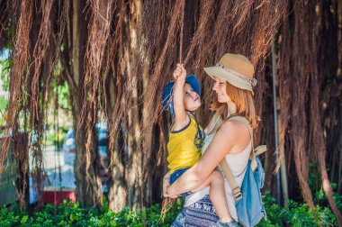 Anne ve oğlu Vietnam seyahat etmek tarih 