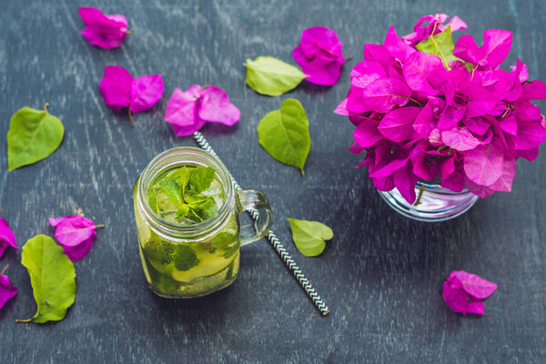  flowers and spring mojito drink 
