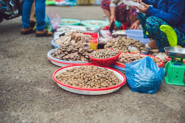 Marisco fresco en el mercado vietnamita . — Foto de Stock