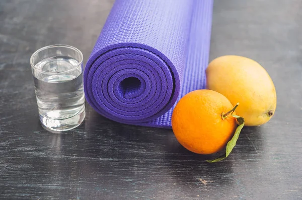 Yogamatte, Orange und Mango — Stockfoto