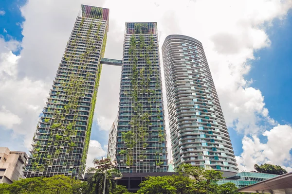 Arranha-céus verdes em KUALA LUMPUR — Fotografia de Stock