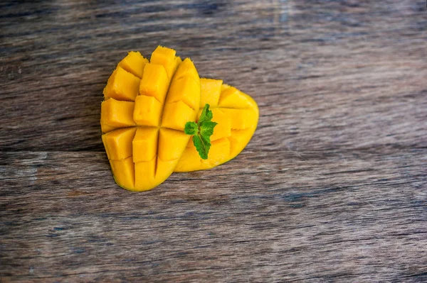 Mango vrucht en mango kubussen — Stockfoto