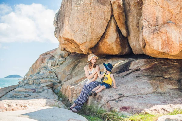 Anne ve oğlu, Hon Chong cape