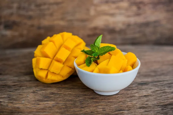 Mango vrucht en mango kubussen — Stockfoto