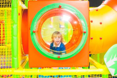 Çocuk Bahçesi bakıyor