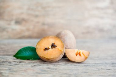 taze sapodilla meyve