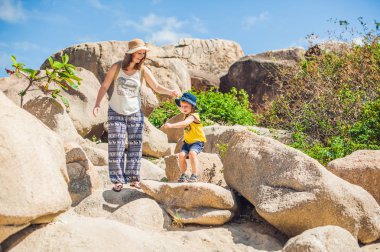 Anne ve oğlu, Hon Chong cape