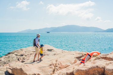 Baba ve oğul, Hon Chong cape