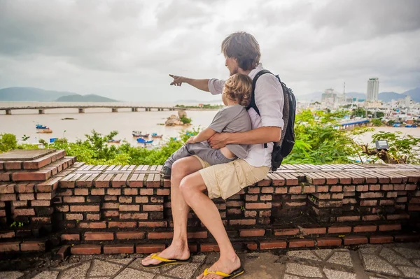 Padre e figlio del bambino in Vietnam — Foto Stock