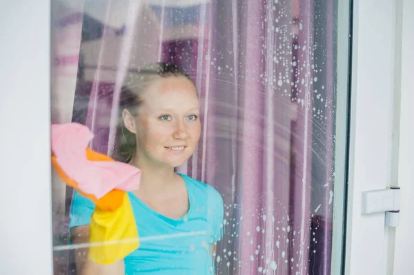 Beautiful female maid doing the housework — Stock Photo, Image