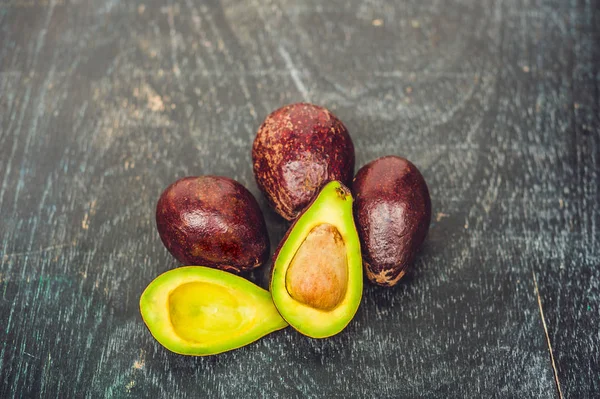 Świeże awokado organiczne — Zdjęcie stockowe