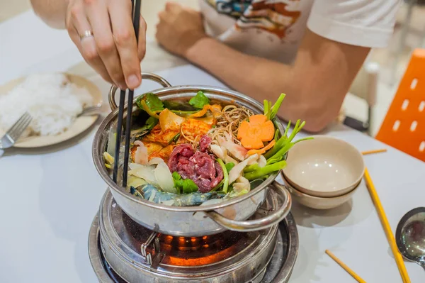 Vietnami hot pot garnélarák leves — Stock Fotó