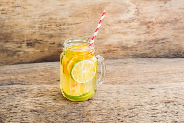 Es teh dengan irisan lemon — Stok Foto