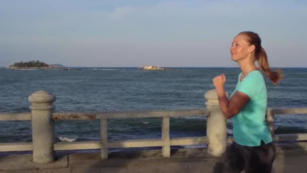Athletic girl on seafront. — Stock Video