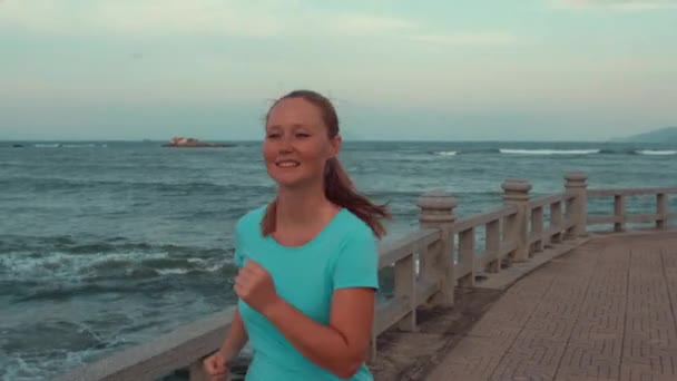 Athletic girl on seafront. — Stock Video