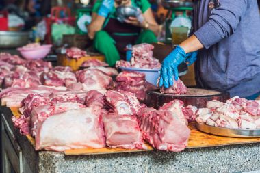 Vietnamca piyasada çiğ et