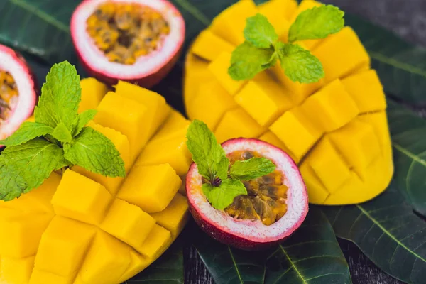 Mango e frutto della passione — Foto Stock