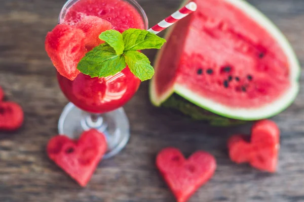 Gezonde watermeloen smoothie met munt — Stockfoto