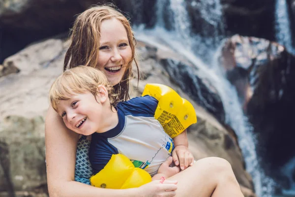 Mamma och unga son — Stockfoto