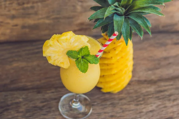 Ananas a ananas smoothie — Stock fotografie