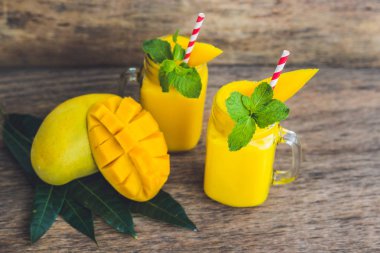 Mango gelen sulu güler yüzlü