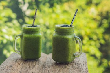 Taze yeşil smoothies 