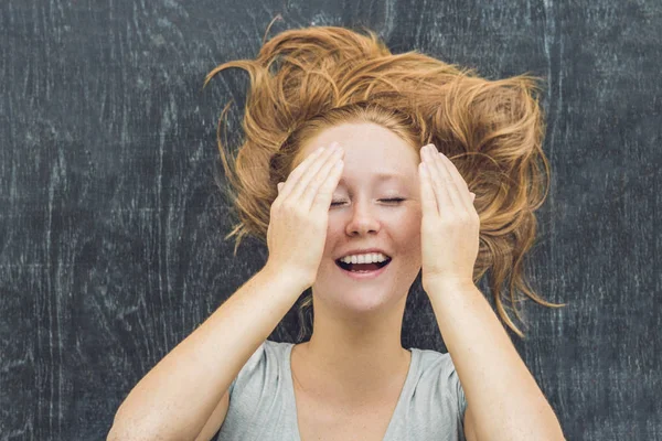 Mujer joven con espacio para el texto —  Fotos de Stock