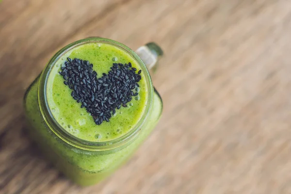 Smoothie vert aux bananes et épinards — Photo